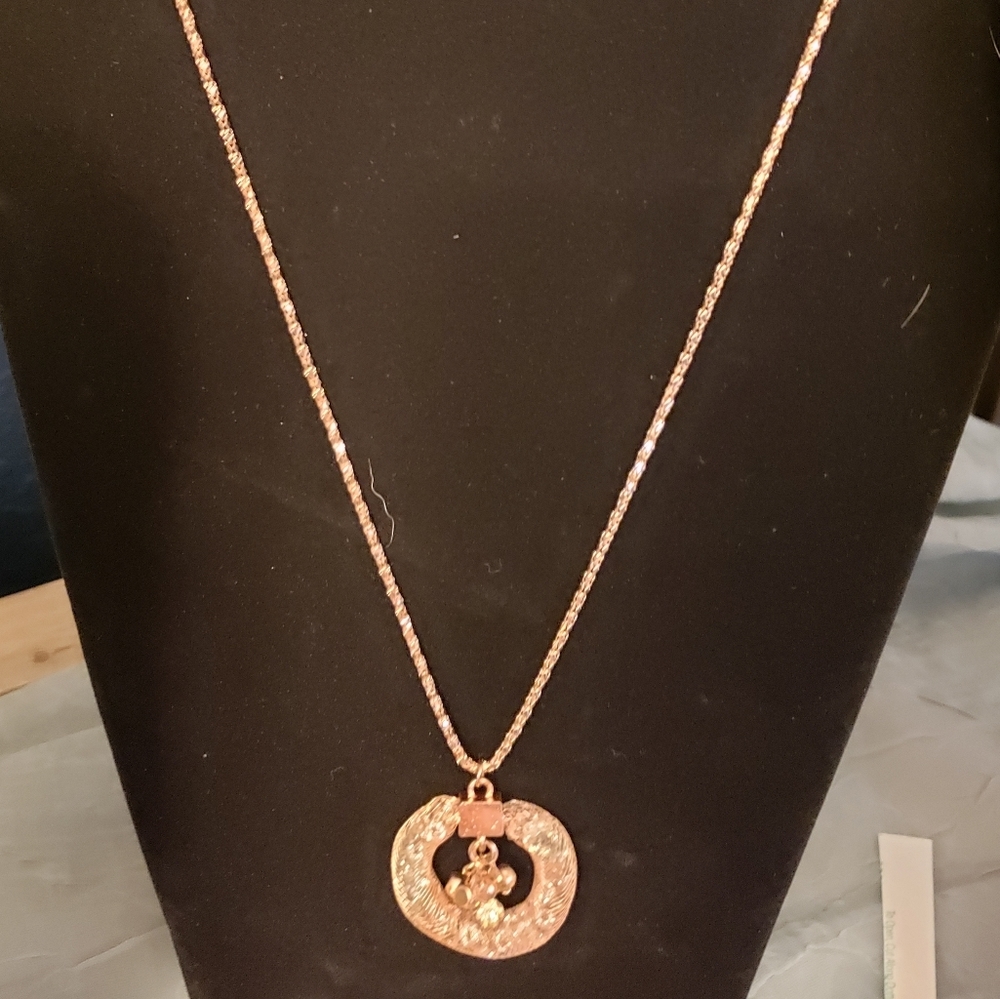 NWT💝Rose gold pendant necklace